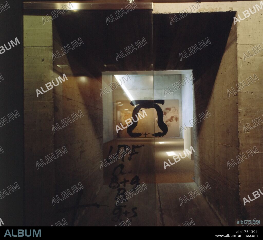 ANTONI TÀPIES. Sala de reflexión, Universidad Pompeu Fabra de Barcelona.