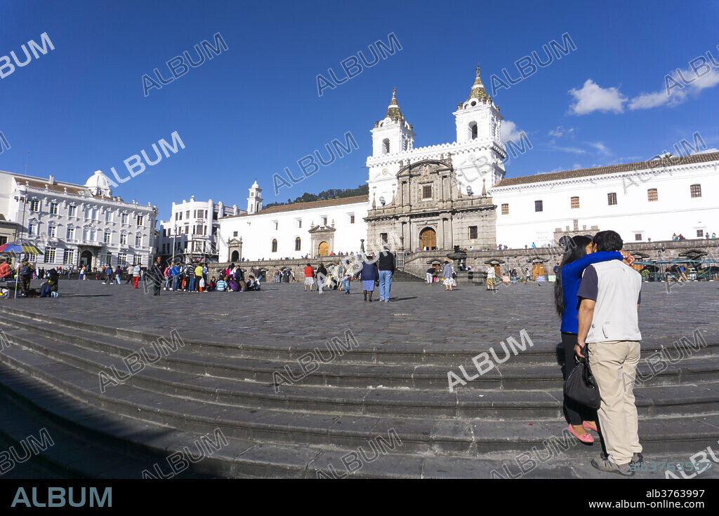 Plaza San Francisco, Quito, UNESCO World Heritage Site, Ecuador, South America.