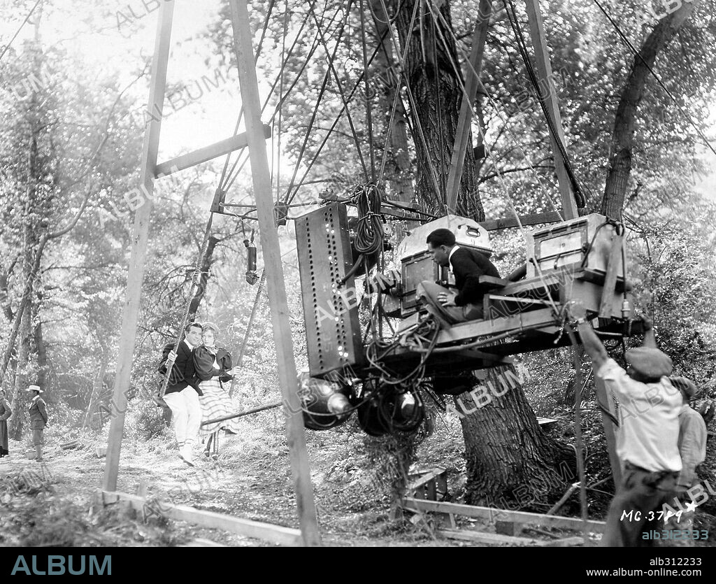 FILM HISTORY: RODAJES. Exterior filming. 1930