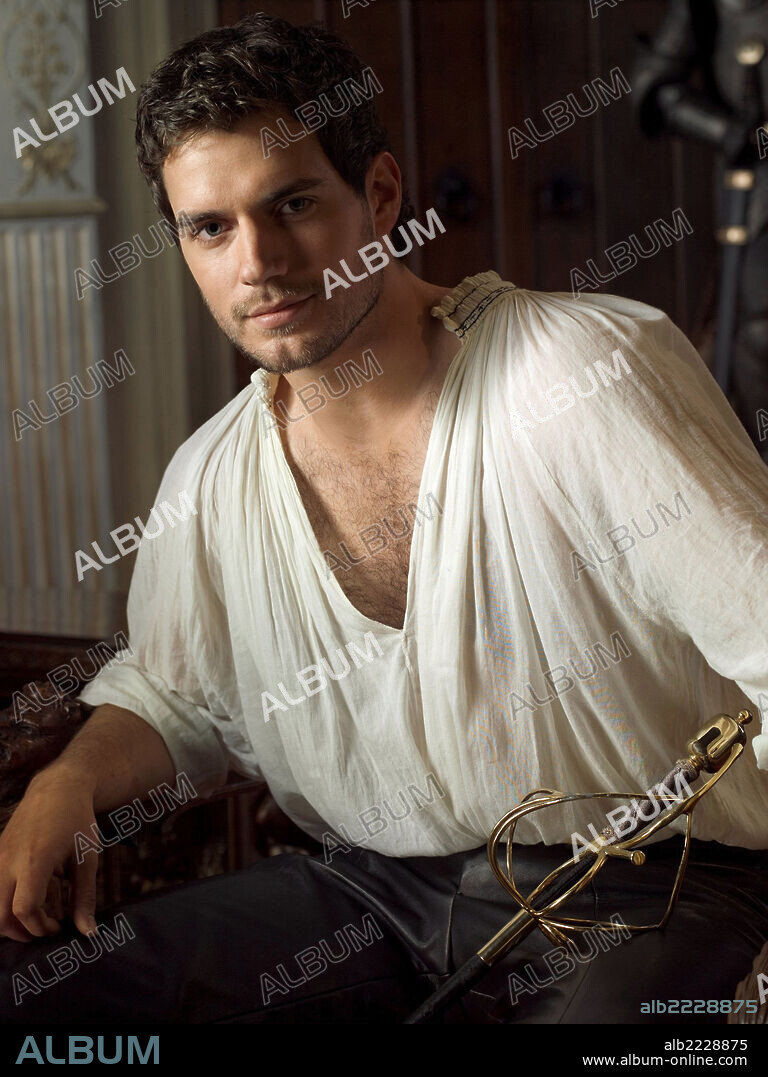 HENRY CAVILL en LOS TUDOR, 2007 (THE TUDORS), dirigida por CIARAN DONNELLY, JEREMY PODESWA, MICHAEL HIRST y STEVE SHILL. Copyright BORD SCANNAN NA HEIREANN/CANADIAN BROADCASTING CORP.
