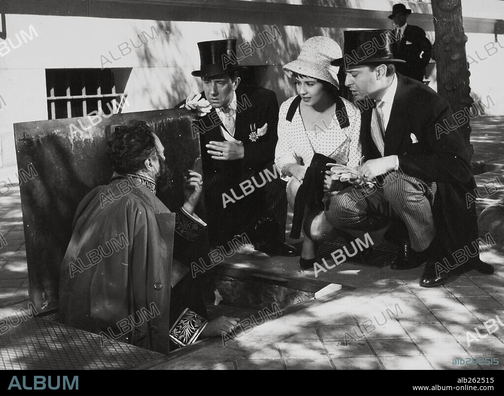ANTONIO OZORES, CONCHA VELASCO y MANOLO GOMEZ BUR en TRAMPA PARA CATALINA, 1961, dirigida por PEDRO LAZAGA.