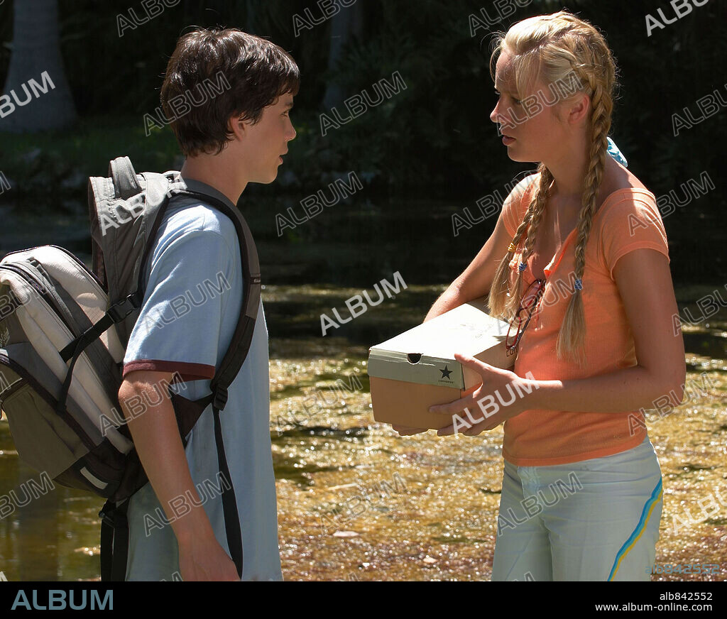 BRIE LARSON and LOGAN LERMAN in HOOT, 2006, directed by WIL SHRINER. Copyright NEW LINE PRODUCTIONS / WATSON, GLEN.