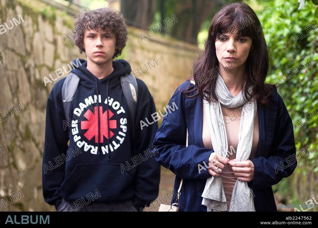 ARON PIPER and MARIBEL VERDU in 15 AÑOS Y UN DIA, 2013, directed by GRACIA QUEREJETA. Copyright CASTAFIORE FILMS.