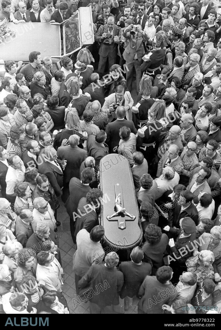 Madrid, 06/03/1978. The mortal remains of Don Santiago Bernabéu leave the stadium that bears his name to be transferred to Almansa.