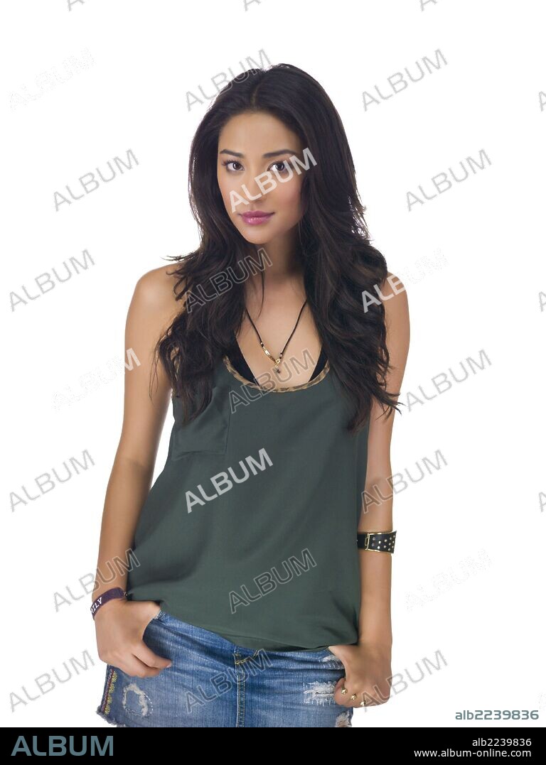 SHAY MITCHELL in PRETTY LITTLE LIARS, 2010, directed by NORMAN BUCKLEY and RON LAGOMARSINO. Copyright ABC FAMILY.