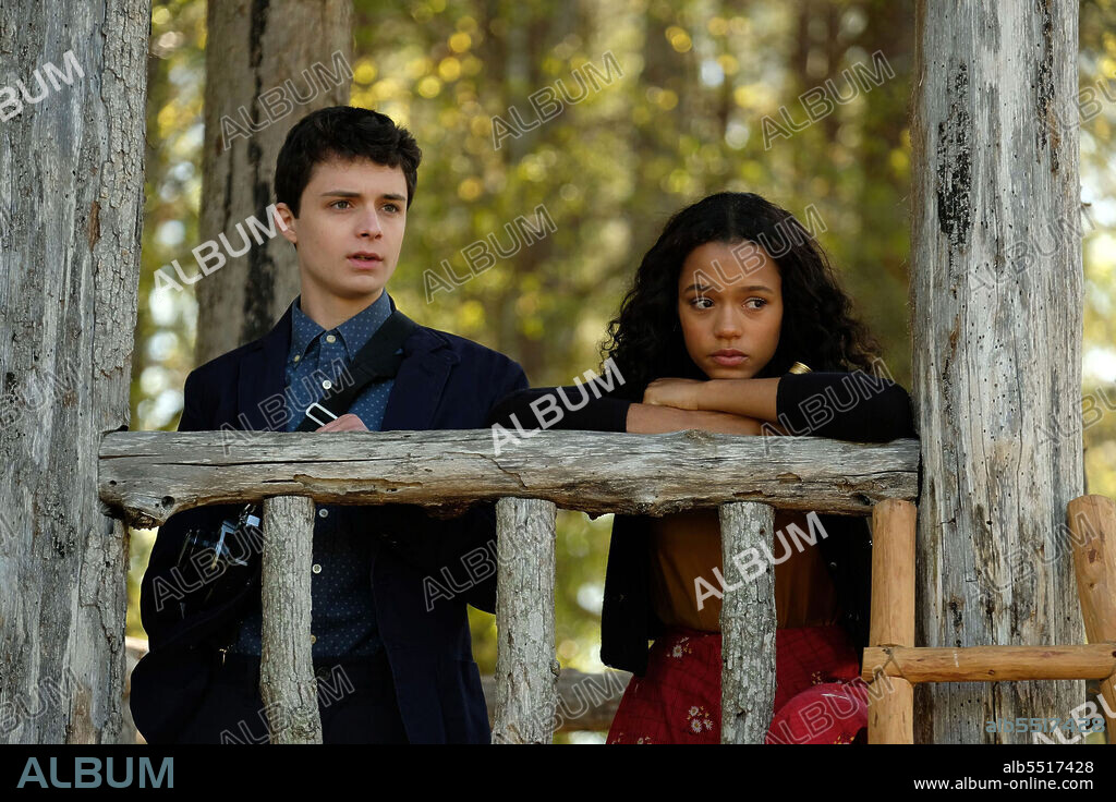 LUCAS JADE ZUMANN et TAYLOR RUSSELL dans DR. BIRD'S ADVICE FOR SAD POETS, 2020, réalisé par YANIV RAZ. Copyright Kreate Films / WeatherVane Productions.