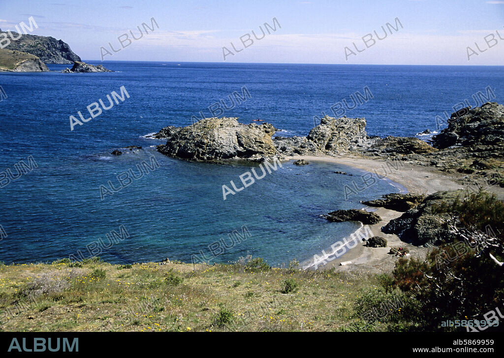 Colera; playa / platja de Borró.