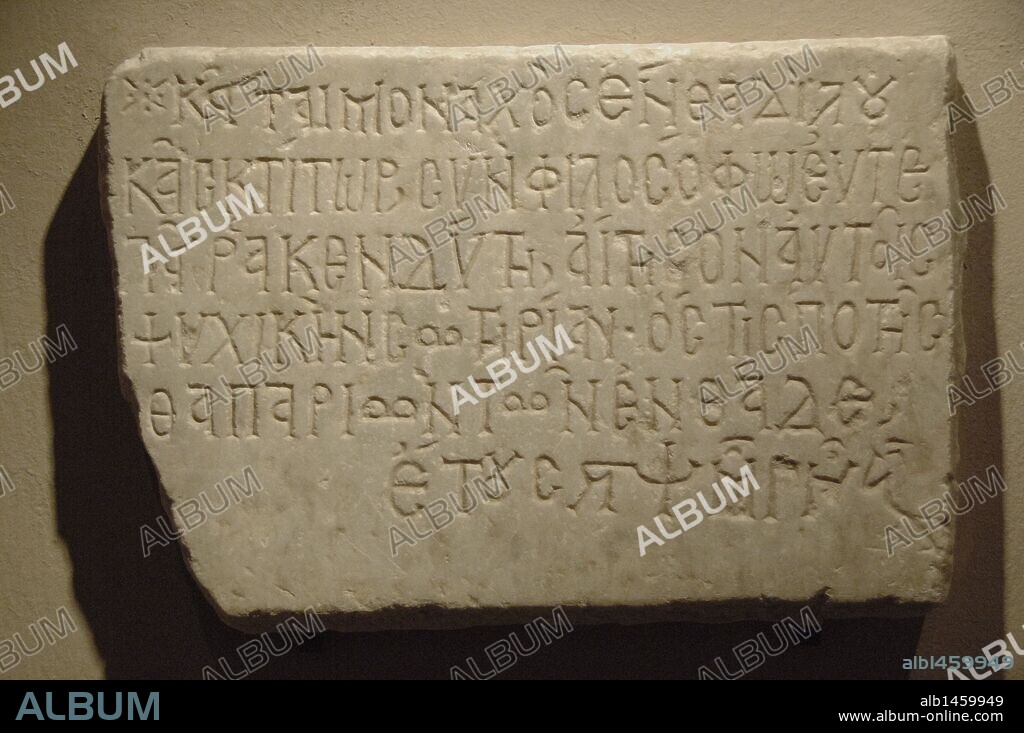 Losa de mármol con INSCRIPCION FUNERARIA en griego. Fechada en el año 1235. Museo Bizantino. Atenas. Grecia.