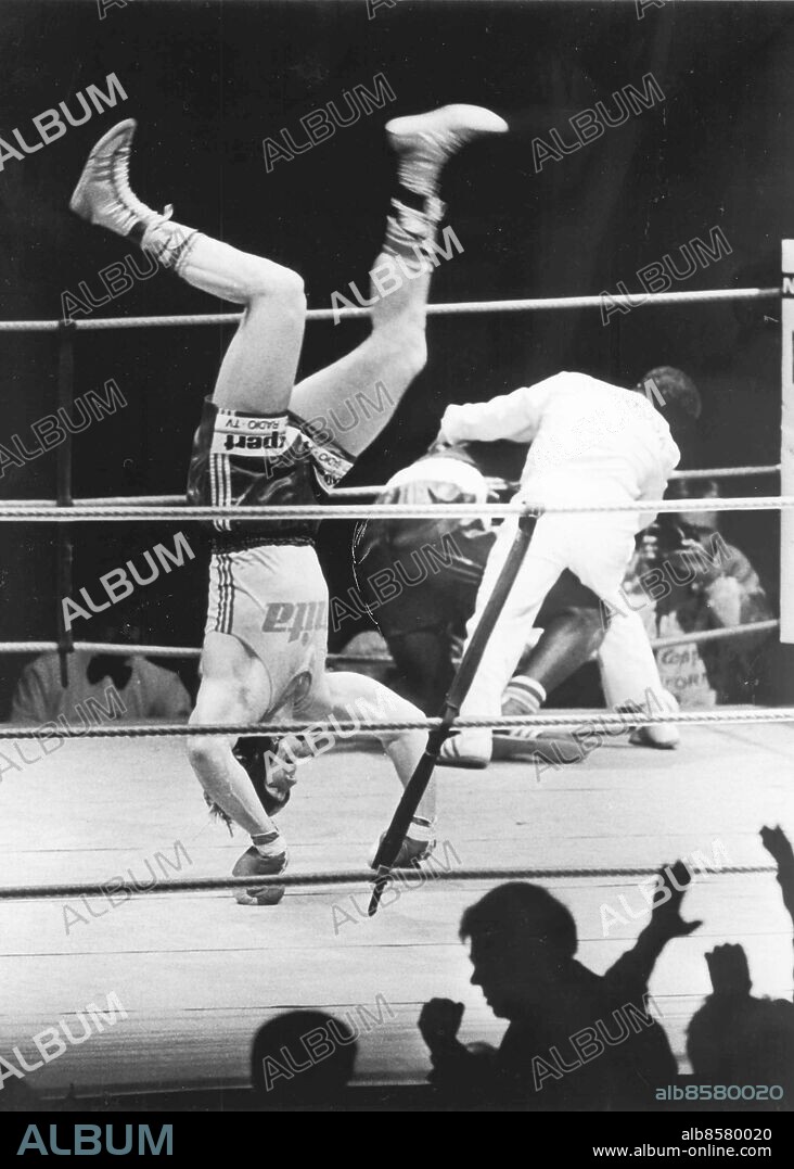 Göteborg 1987-01-27. Håkan Brock - boxare i tungviktsklassen - gör segervolter *** Local Caption *** GP Foto: Thore Leykauff. KAMERAREPORTAGE.