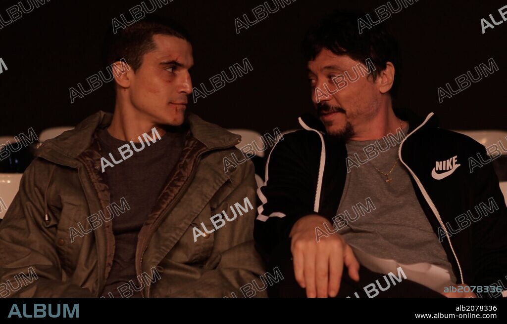 ALEX GONZALEZ y CARLOS BARDEM en ALACRAN ENAMORADO, 2013, dirigida por SANTIAGO ZANNOU. Copyright MORENA FILMS.