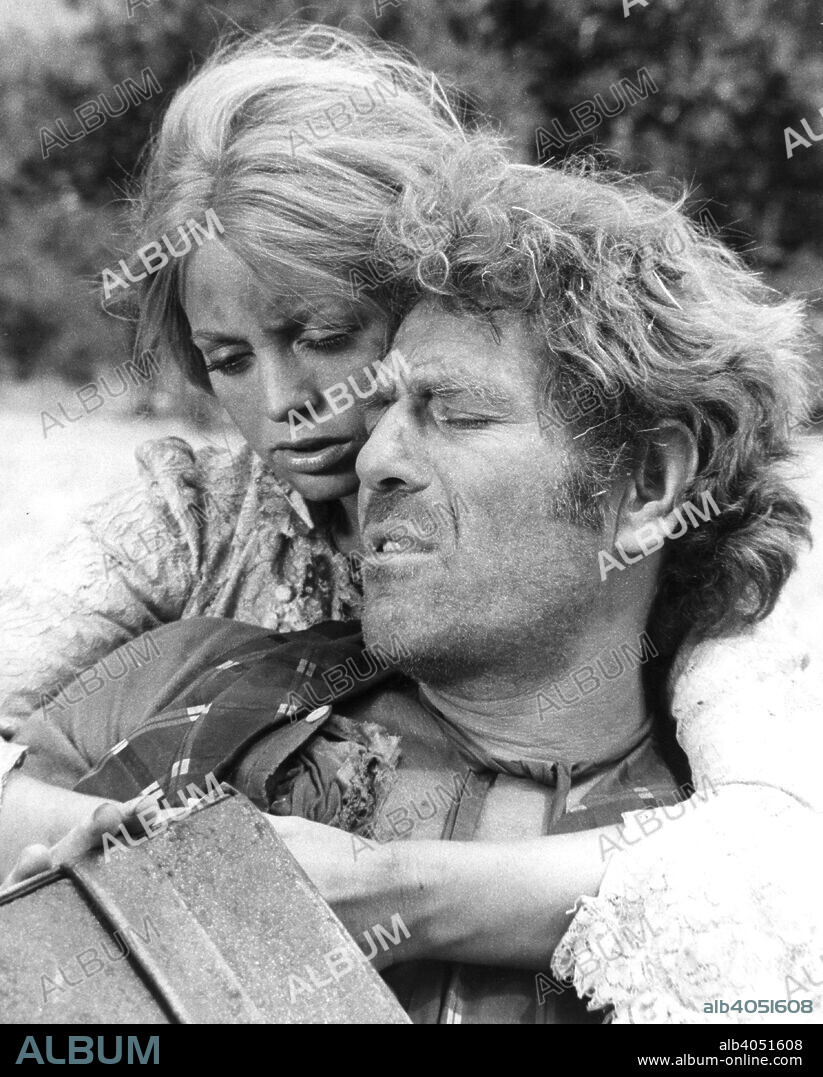 Goldie Hawn and George Segal in The Duchess and the Dirtwater Fox, 1976. Goldie Hawn (born 1945) as Amanda Quaid/Duchess Swansbury and George Segal (born 1934) as Charlie 'Dirtwater Fox' Malloy. Directed by Melvin Frank. Courtesy of 20th Century Fox. For editorial uses only, all other uses to be cleared.