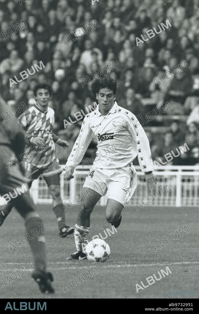 Madrid, 12/17/1995. League match played at the Santiago Bernabéu stadium between Real Madrid and Celta de Vigo, which ended with the local victory 1-0. In the image Álvaro Benito with the ball, behind Gil (José Gil Gordillo).