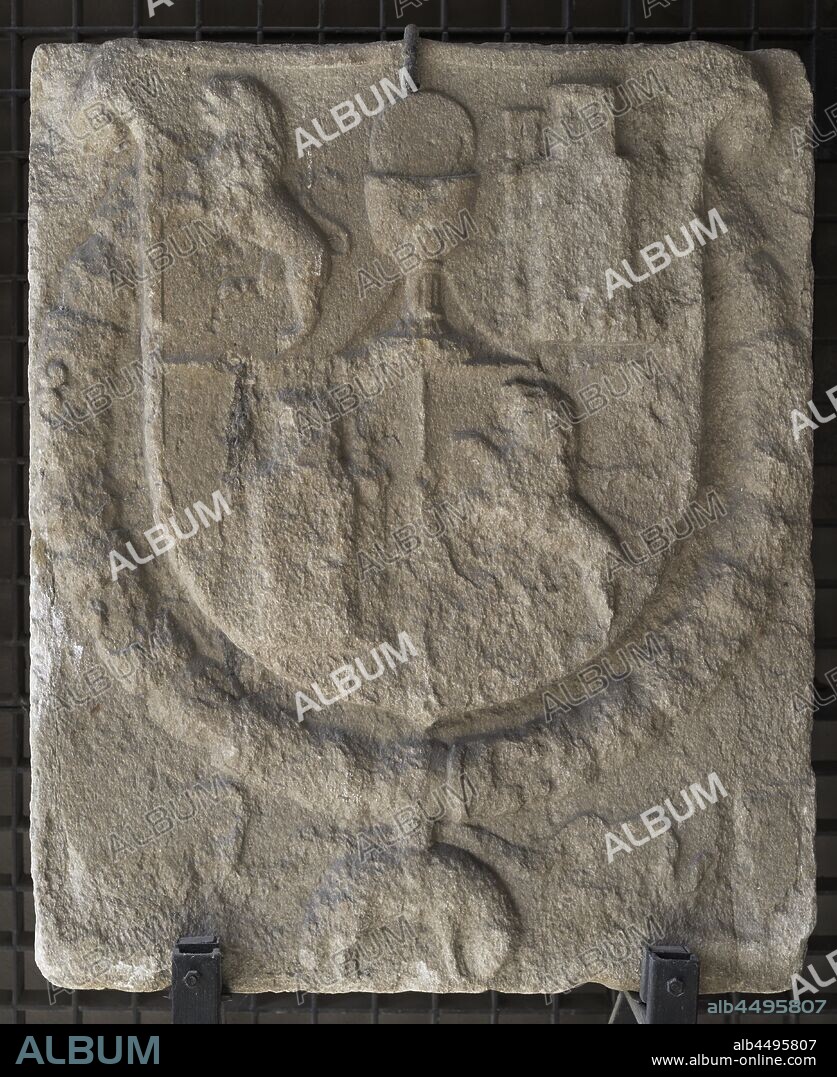 Escudo de España con las armas del Reino de Galicia. Puerta de la muralla de la Maestranza (La Coruña),1607. Museo Arqueológico e Histórico (Castillo de San Antón). La Coruña. Galicia. España.