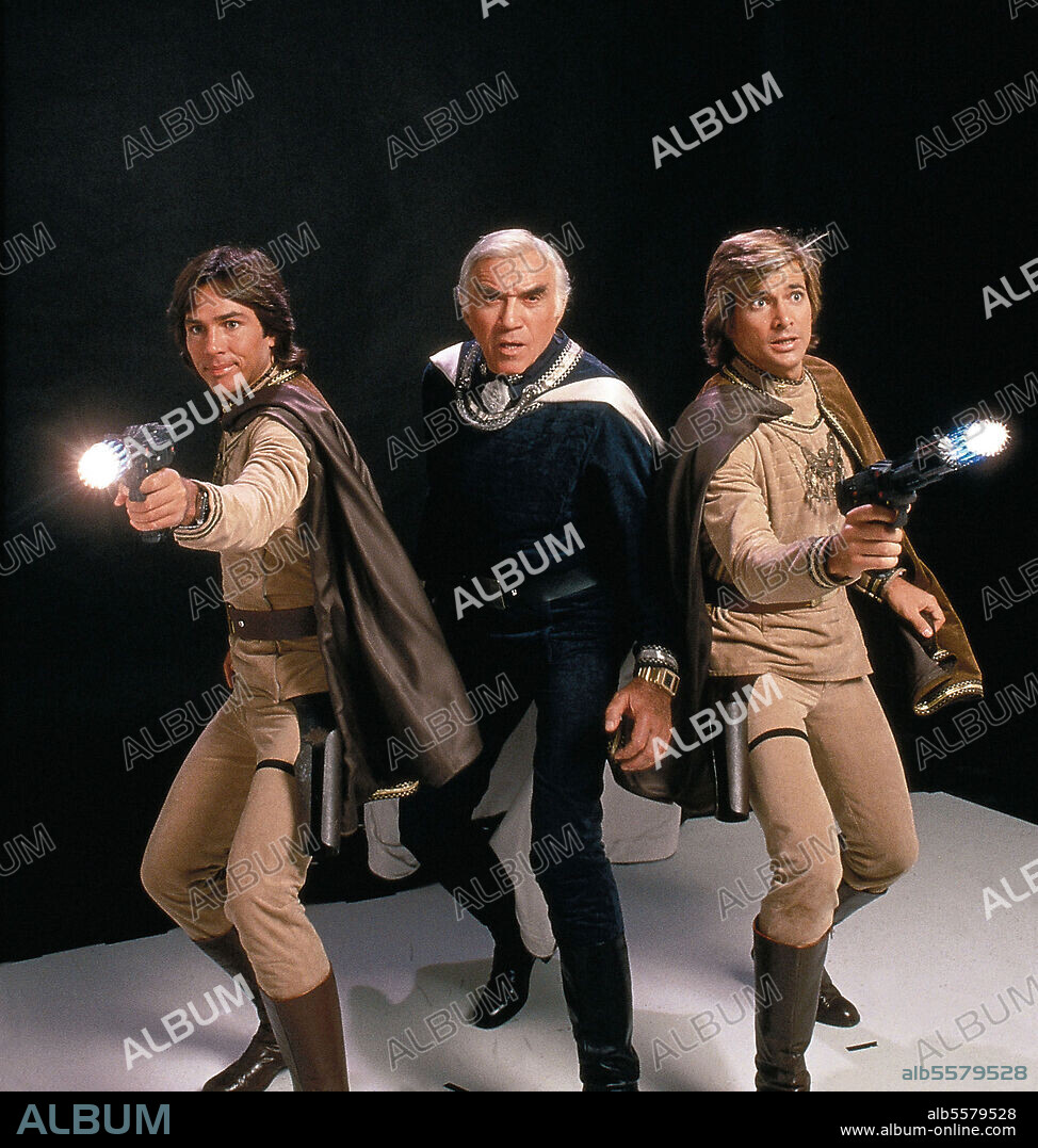 DIRK BENEDICT, LORNE GREENE und RICHARD HATCH in BATTLESTAR GALACTICA, 1978, unter der Regie von RICHARD A. COLLA. Copyright UNIVERSAL PICTURES.