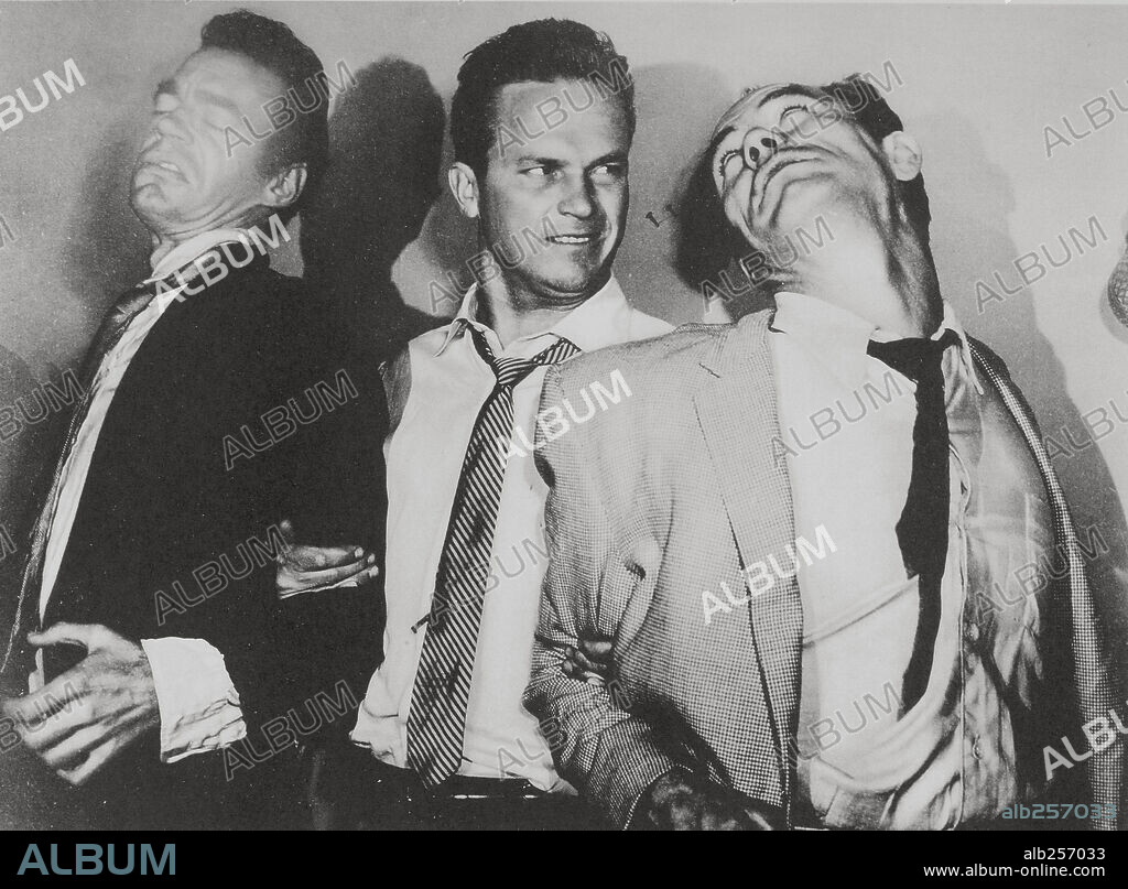 JACK ELAM, JACK LAMBERT and RALPH MEEKER in MICKEY SPILLANE'S KISS ME DEADLY, 1955 (KISS ME DEADLY), directed by ROBERT ALDRICH. Copyright UNITED ARTISTS.