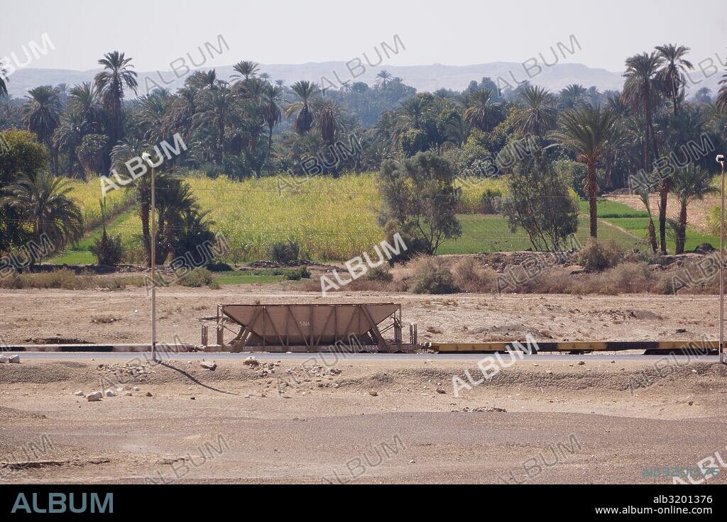 El Kab (Nejab en egipcio), es una localidad que fue la capital del III nomo del Alto Egipto a partir de la dinastía XVIII, durante el Imperio Nuevo.