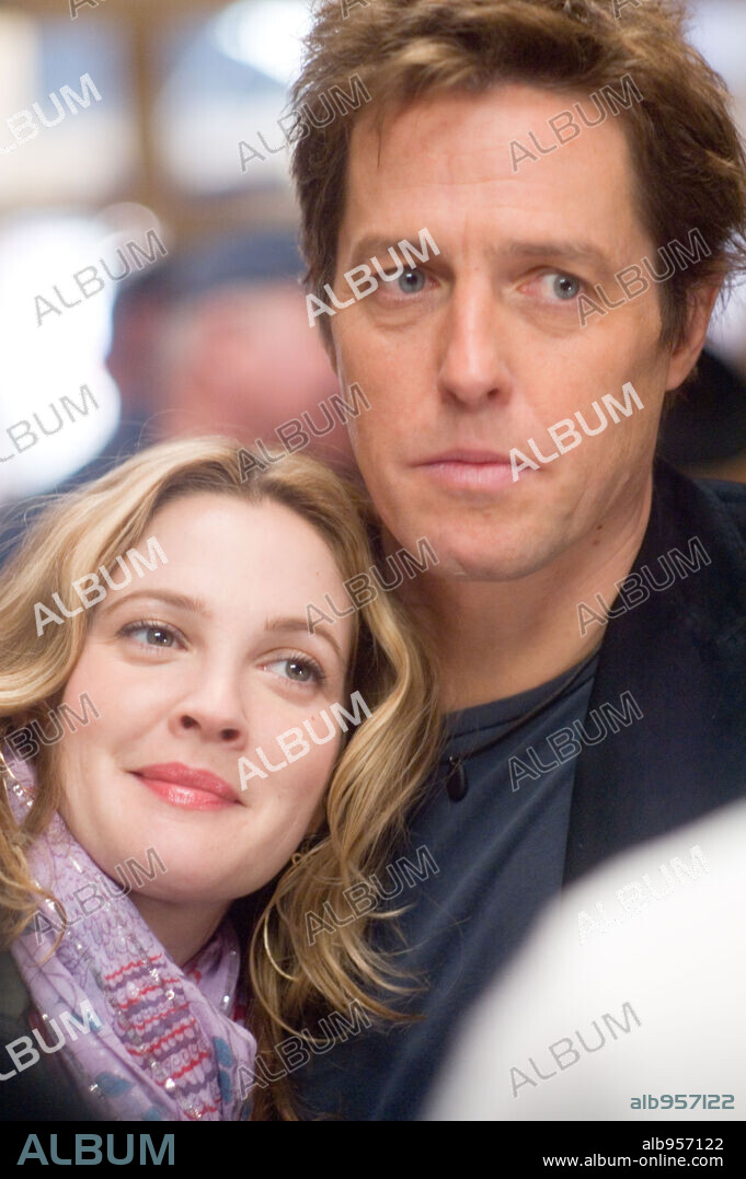 DREW BARRYMORE and HUGH GRANT in MUSIC AND LYRICS, 2007, directed by MARC LAWRENCE. Copyright WARNER BROS.