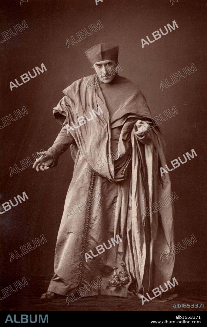 Henry Irving (1838-1905) English actor-manager, the first actor to be honoured with a knighthood (1895). Irving as Cardinal Wolsey in the play "Henry VIII" by William Shakespeare. From "The Cabinet Portrait Gallery" (London, 1890-1894). Woodburytype after photograph by W & D Downey. (Photo by: Universal History Archive/UIG via Getty Images).