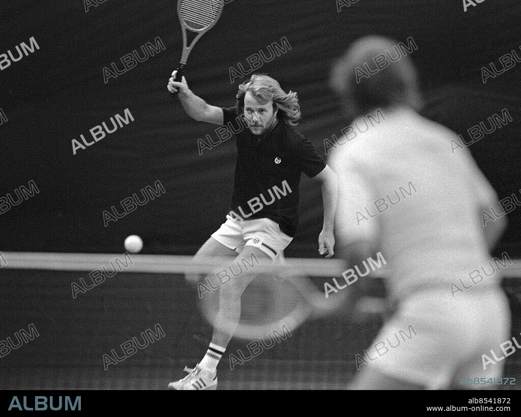 STOCKHOLM 1978-09-29.. Benny Andersson, of ABBA duirng a tennis game in the Royal Tennis stadium in Stockholm. Foto: Arne Jönsson / DN / TT Kod: 35. **SvD OUT**.
