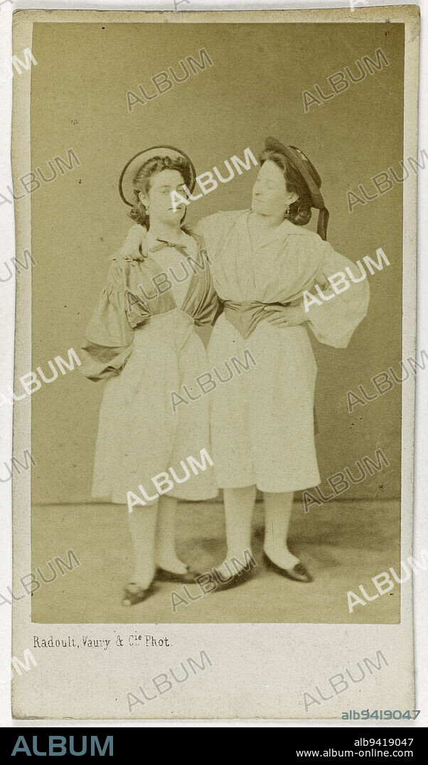 Portrait of Esther and Céline Moyse, dancer and actress, Radoult, Vaury & Cie, Photographer, Between 1860 and 1890, 2nd half of the 19th century, Graphic Arts, Photography, Albumen print, Height: 9 cm, Width: 5.5 cm.
