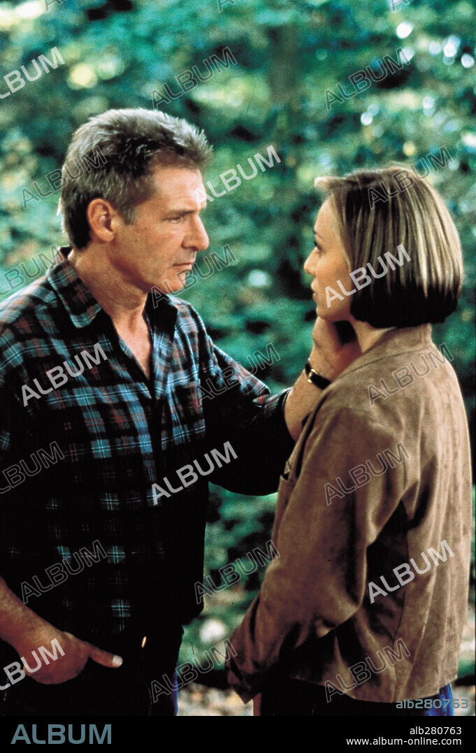 HARRISON FORD and Kristin Scott-Thomas. HARRISON FORD and KRISTIN SCOTT THOMAS in RANDOM HEARTS, 1999, directed by SYDNEY POLLACK. Copyright COLUMBIA PICTURES.