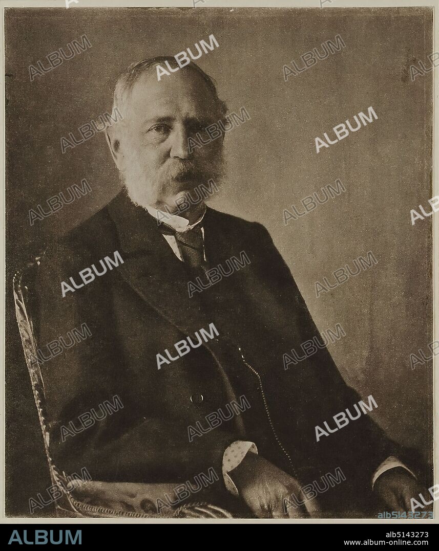 Nicola Perscheid, King Albert of Saxony, paper, heliogravure, image size: height: 16,30 cm; width: 13,70 cm, stamp: verso on cardboard: Staatliche Landesbildstelle Hamburg, portrait photography, studio/studio photography, half-length portrait, seated figure, king, historical person, Saxony, King Albert.