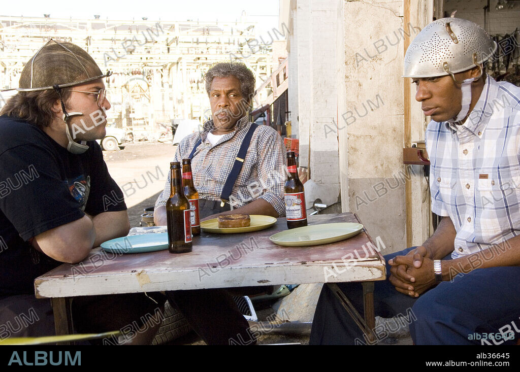 DANNY GLOVER, JACK BLACK y MOS DEF en REBOBINE, POR FAVOR, 2008 (BE KIND REWIND), dirigida por MICHEL GONDRY. Copyright PARTIZAN.