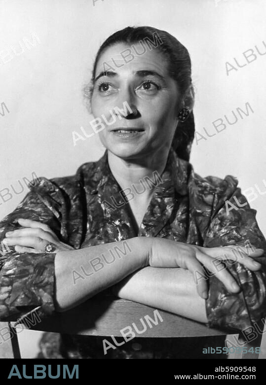 Jaldati, Lin (Rebekka Brilleslijper). jüdische Tänzerin und Sängerin aus Amsterdam; verheiratet seit 1942 mit dem nach Holland emigrierten deutschen Pianisten Eberhard Rebling; überlebte die KZs Westerbork, Auschwitz und Bergen. -Belsen; seit 1952 in Ost-Berlin; 13.12.1912 Amsterdam - 31.8.1988 (DDR). - Porträtfoto, 1956 (Abraham Pisarek).