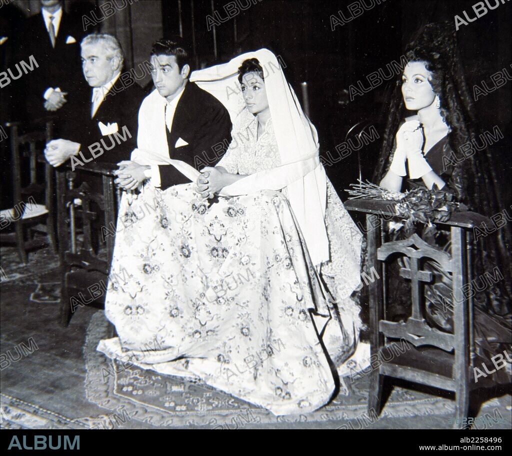 BODA DE LOLA FLORES Y ANTONIO GONZALEZ "EL PESCAILLA". EN LA FOTO PAQUITA RICO Y CESAREO GONZALEZ. 27/10/1957. EL ESCORIAL.