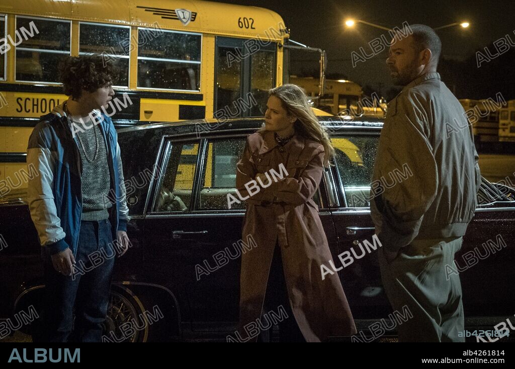 JENNIFER JASON LEIGH, RICHIE MERRITT and RORY COCHRANE in WHITE BOY RICK, 2018, directed by YANN DEMANGE. Copyright Protozoa Pictures.