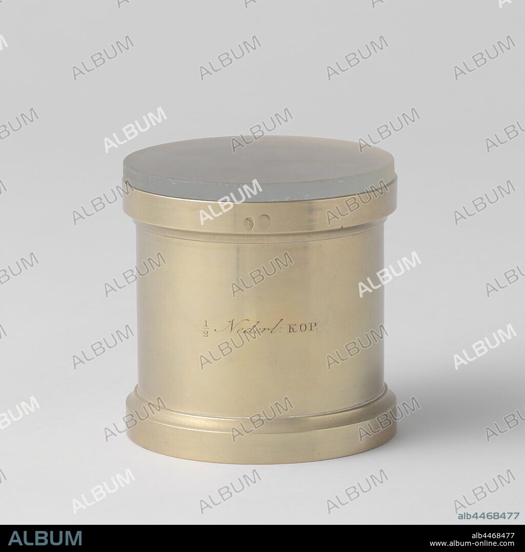 Standard volume measures, 1/2 Dutch head, Brass content measure for wet goods with frosted ground cover glass. Together with seven other sizes in gray-painted casket, Netherlands, anonymous, 1820, brass (alloy), glass.