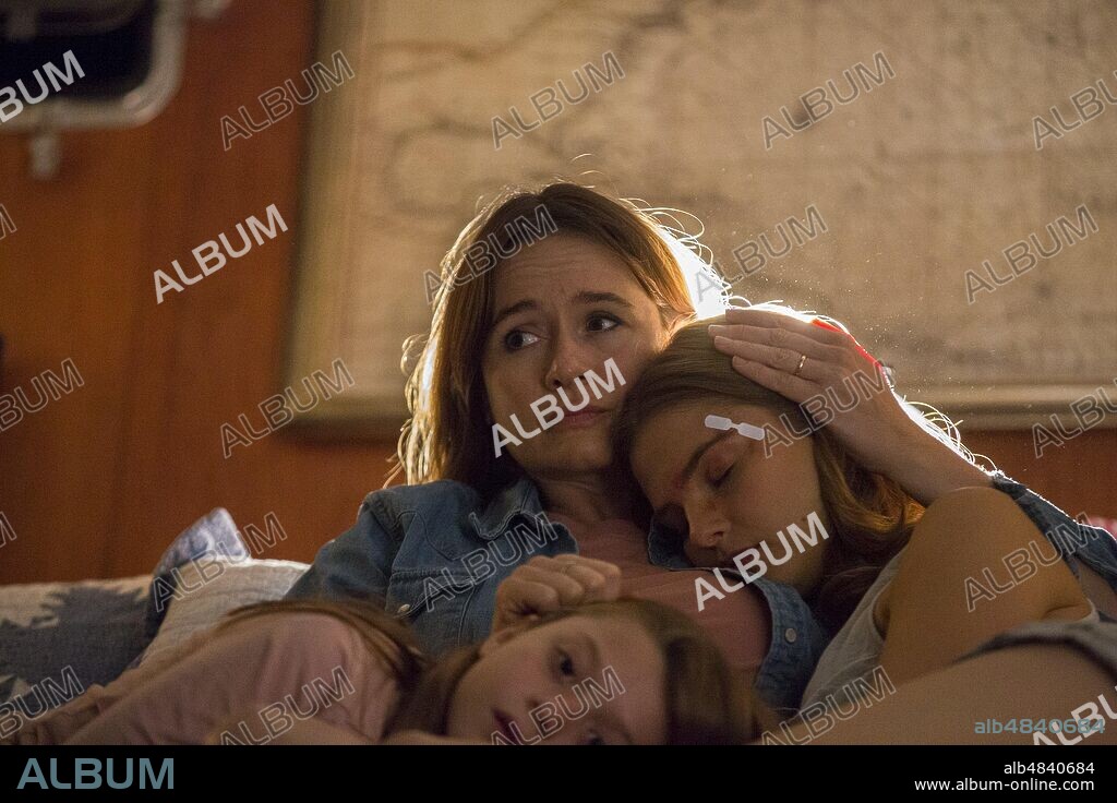 CHLOE PERRIN, EMILY MORTIMER und STEFANIE SCOTT in THE SHIP - DAS BÖSE LAUERT UNTER DER OBERFLÄCHE, 2019 (MARY). Copyright EMJAG Productions/ Entertainment One Features / Tucker Toole.