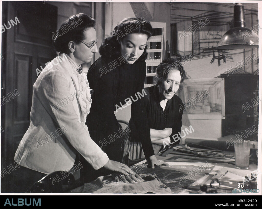 JULIA CABA ALBA and MARIA FELIX in BLACK CROWN, 1951 (LA CORONA NEGRA), directed by LUIS SASLAVSKY. Copyright SUEVIA FILMS-CESAREO GONZALEZ/GUION  PROD. CINEMATOGRAFICAS.