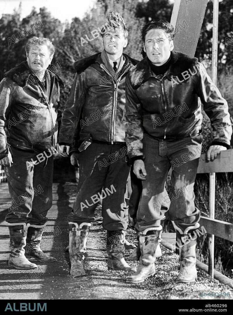ALAN HALE, ERROL FLYNN and RONALD REAGAN in DESPERATE JOURNEY, 1942, directed by RAOUL WALSH. Copyright WARNER BROS/FIRST NATIONAL.
