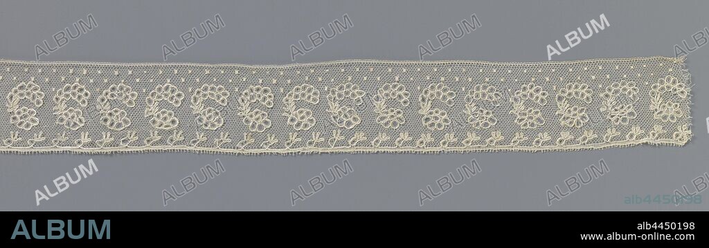Strip of bobbin lace with c-shaped motif made with circles, Strip of natural-colored bobbin lace: Lille lace. Scattering pattern of square ribbons with, below, on the center line, a repeating pattern of a one-sidedly oriented c-shaped motif of openwork circles or so-called 'pins'. Along the underside of the strip are circles or berries, crowned with three narrow leaves. All circles are made with thicker and shiny contour threads, along which a decorative soil has been applied. Hardly any full work has been applied, only the three narrow leaves of the berries and a few narrow leaves in the c-shaped motif are made in linen. The top and bottom of the strip are finished straight, with the bottom provided with picots., anonymous, Belgium, c. 1830 - c. 1850, linen (material), Lille lace, l 190 cm × w 5.2 cm ×, 2.5 cm.