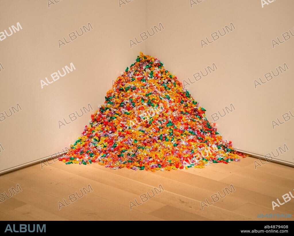 Felix Gonzalez-Torres/ Untitled (Portrait of Ross in L.A., 1991.