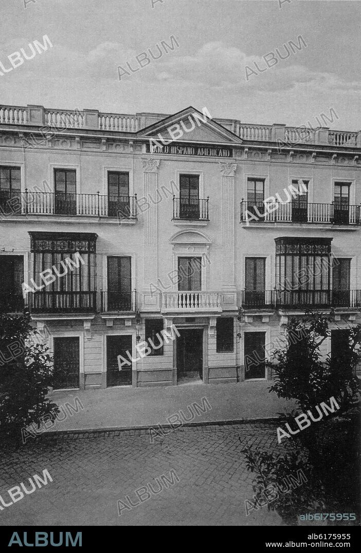 EDIFICIO DE LA SUCURSAL DE JEREZ DE LA FRONTERA - FOTOGRAFIA BLANCO Y NEGRO.
