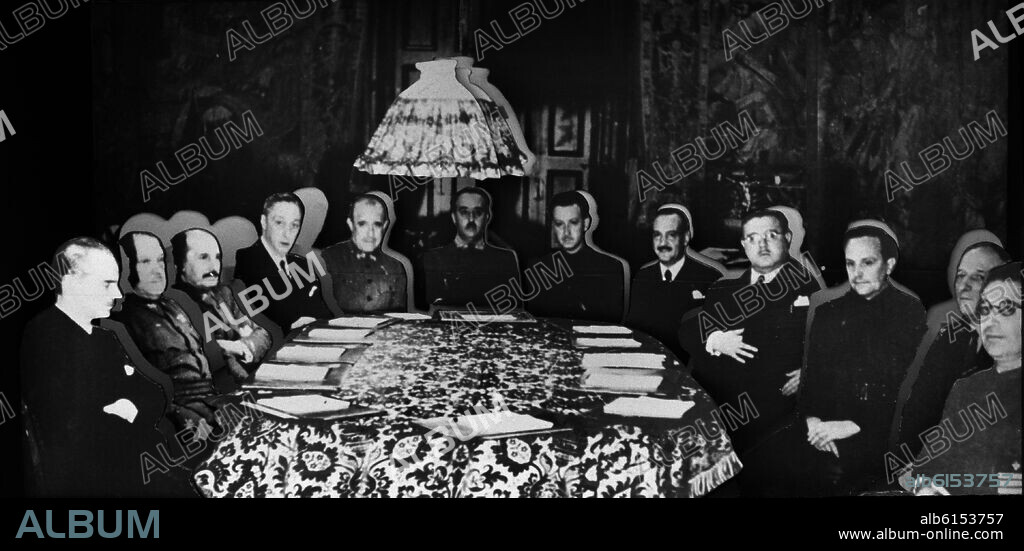 PRIMER GOBIERNO DE LA ESPAÑA NACIONAL CONSTITUIDO EN BURGOS EL 30 DE ENERO DE 1938, PRESIDIDO POR FRANCISCO FRANCO.