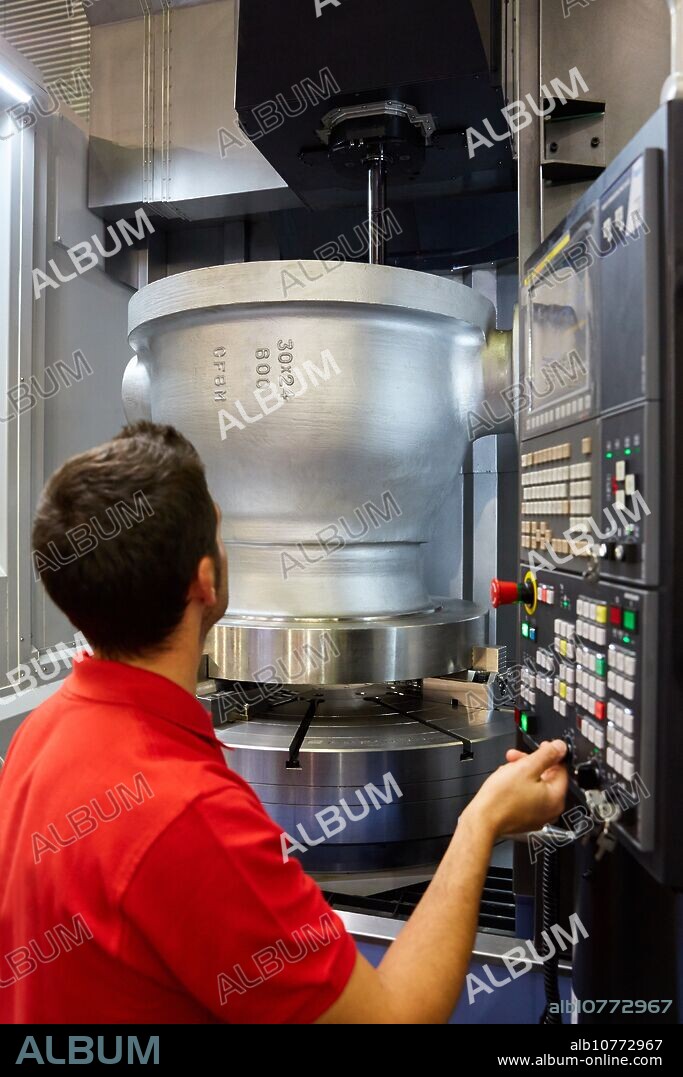 Milling, Machining center, CNC, Machine Tool Biennial, Bilbao Exhibition Center, BEC, Bilbao, Bizkaia, Basque Country, Spain.