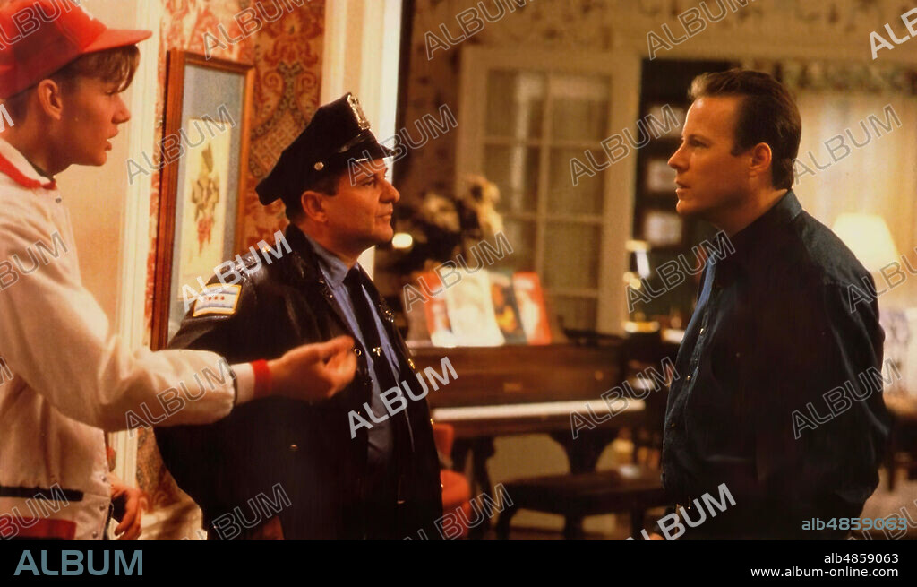 D. DANNY WARHOL, JOE PESCI und JOHN HEARD in KEVIN - ALLEIN ZU HAUS, 1990 (HOME ALONE), unter der Regie von CHRIS COLUMBUS. Copyright 20TH CENTURY FOX.