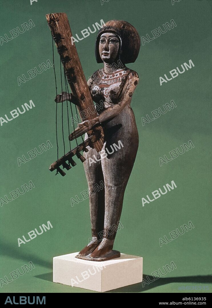 ESTATUA EGIPCIA - MUCHACHA TOCANDO EL ARPA.