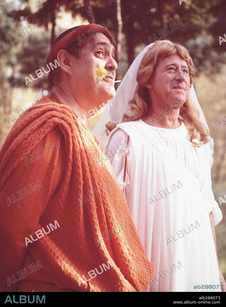 PHIL SILVERS y ZERO MOSTEL en GOLFUS DE ROMA, 1966 (A FUNNY THING HAPPENED ON THE WAY TO THE FORUM), dirigida por RICHARD LESTER. Copyright UNITED ARTISTS.
