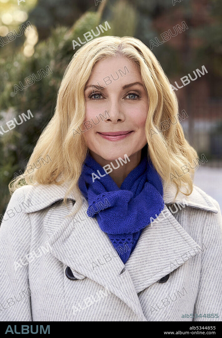 ELIZABETH MITCHELL in THE CHRISTMAS CLUB, 2019, directed by JEFF BEESLEY. Copyright THE HALLMARK CHANNEL.