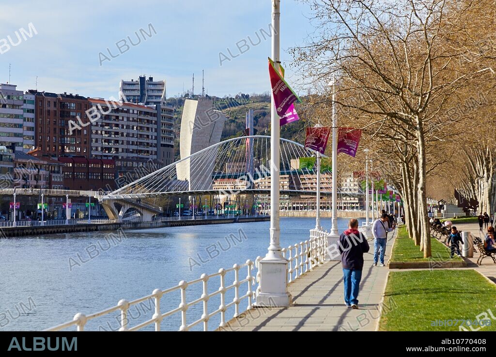 Paseo Campo Volantín, Puente Zubizuri bridge, Ria del Nervión River, Bilbao, Bizkaia, Basque Country, Spain, Europe.