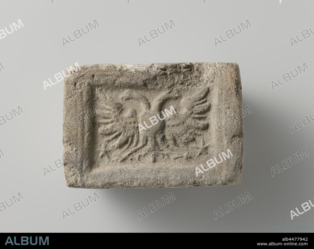 Fire brick with a double-headed eagle and two stars, Fire brick made of coarse earth. Double eagle with two stars, Charles V of Habsburg (German emperor and king of Spain), anonymous, Southern Netherlands, 1500 - 1558, earthenware, h 30 cm × w 11 cm × d 5 cm.