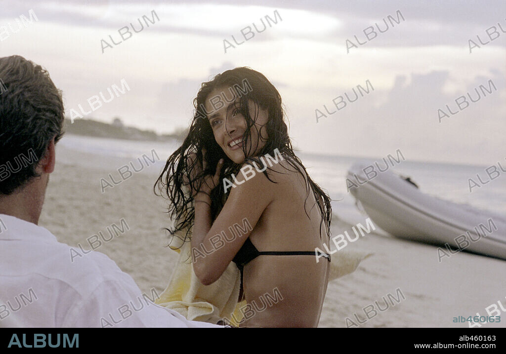 SALMA HAYEK en EL GRAN GOLPE, 2004 (AFTER THE SUNSET), dirigida por BRETT RATNER. Copyright NEW LINE CINEMA / WILSON, GLEN.