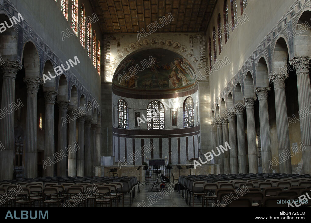 ARTE PALEOCRISTIANO. ITALIA. BASILICA DE SANTA SABINA. Construída por Pedro de Illira entre el 425 y el 432 sobre la casa de una mujer cristiana de nombre Sabina. En el 824 fue decorada con mármoles por el Papa Eugenio II. ROMA.
