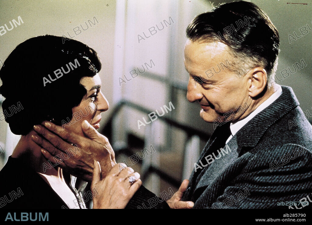 ANNE BANCROFT und GEORGE C. SCOTT in THE HINDENBURG, 1975, unter der Regie von ROBERT WISE. Copyright UNIVERSAL PICTURES.