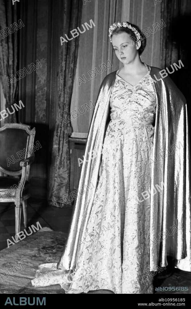 The princess of carnival in Mainz 1938, on the occasion of the 100th anniversary of the leading local carnival association.