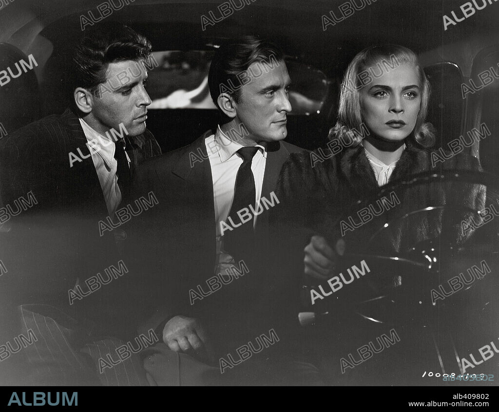 BURT LANCASTER, KIRK DOUGLAS y LIZABETH SCOTT en AL VOLVER A LA VIDA, 1948 (I WALK ALONE), dirigida por BYRON HASKIN. Copyright PARAMOUNT PICTURES.